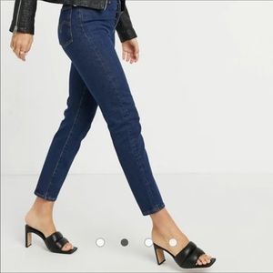Levi’s Wedgie Icon Jeans- Blue- Size 28